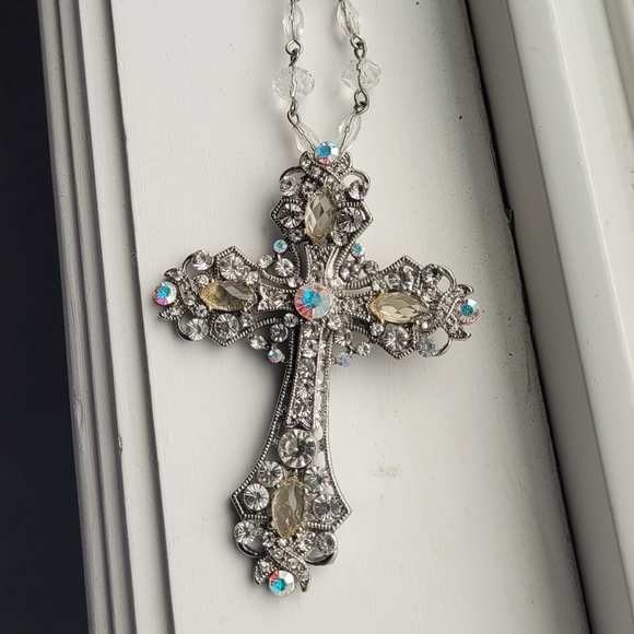 Long plastic beaded chain metal cross - Picture 3 of 3